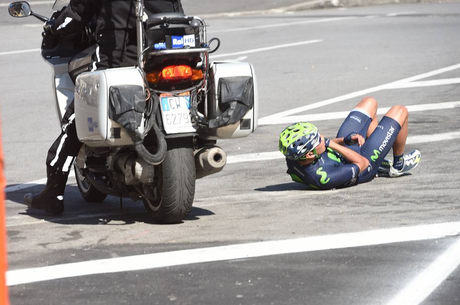 Nel circuito di Genova, cade anche Dayer Quintana, il fratello di Nairo, vincitore del Giro 2014. Bettini